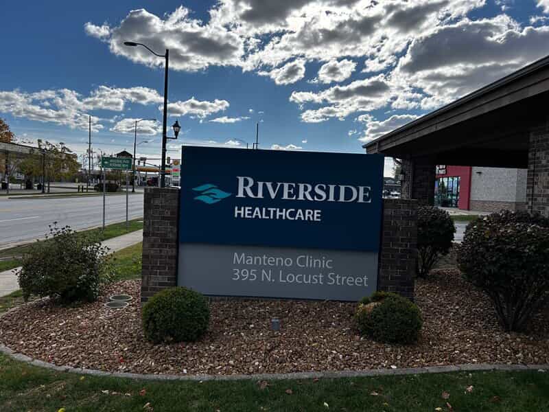 An image of a Riverside Healthcare monument sign.